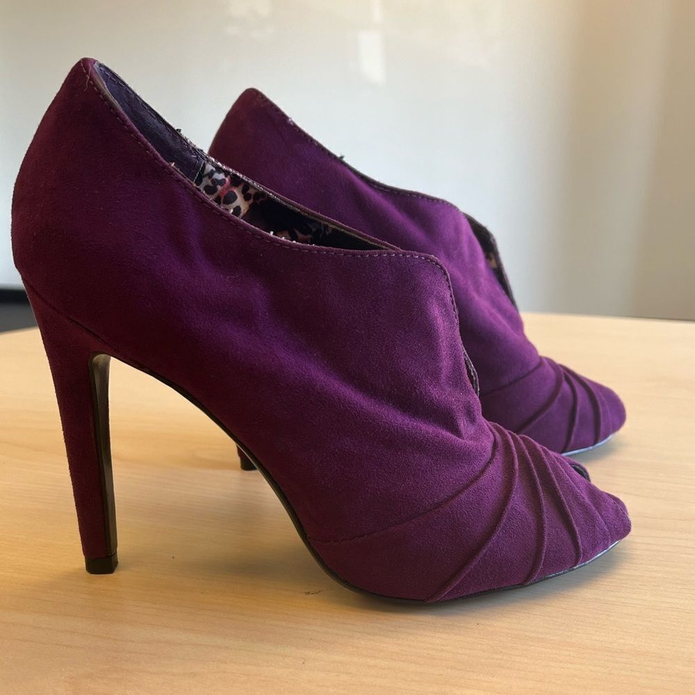 Carlosย by Carlos Santana Gatsby Purple Open Toe Heeled Bootieโsz 6